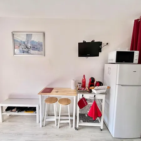 Apartment Climatise Avec Parking Pres Des Plages - Fr-1-716-85 *